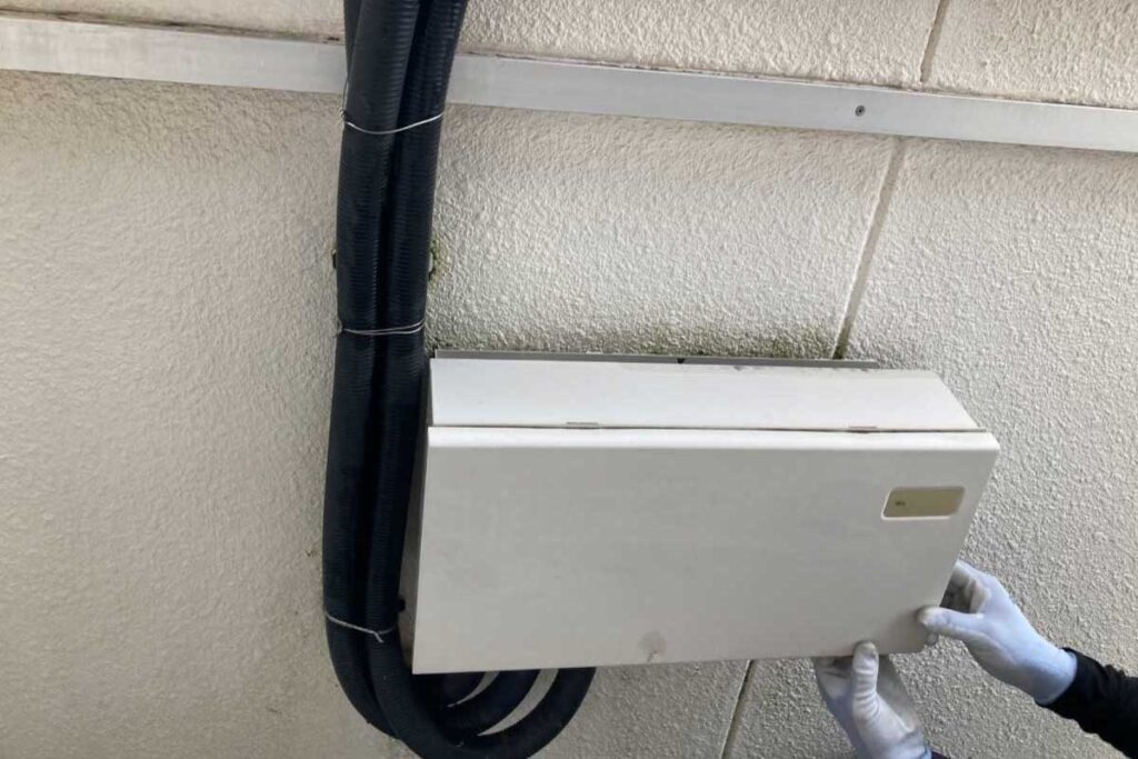 呉市太陽光発電の修理パワーコンディショナー作業