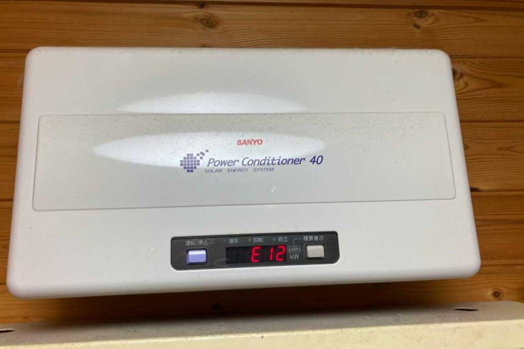 竹原市太陽光発電の修理、故障したパワーコンディショナー