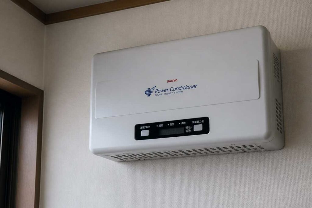 太陽光発電が発電しない状態のパワーコンディショナー(屋内設置)